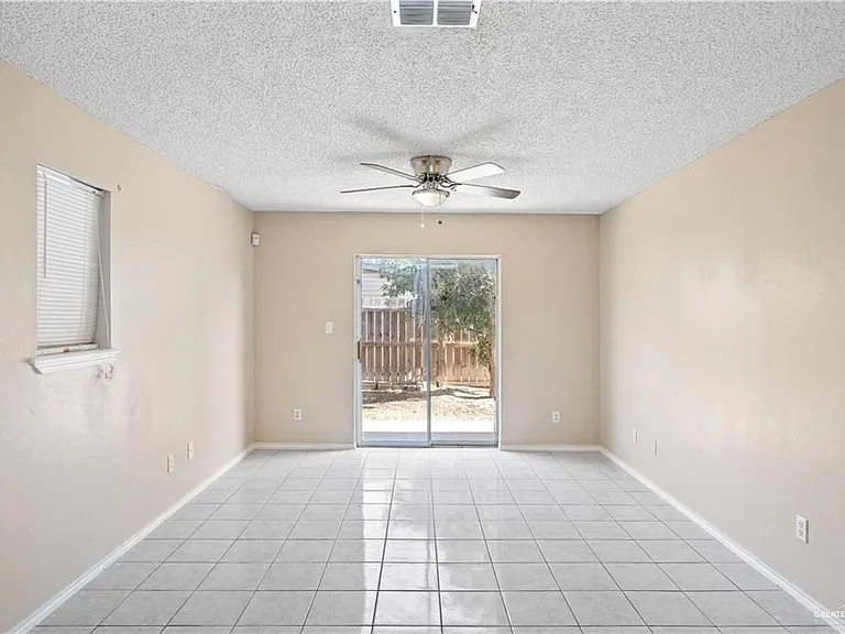 1800 Oasis Ave #101 — Photo 5