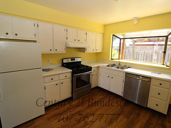 3rd image of 500 Eastwood Dr