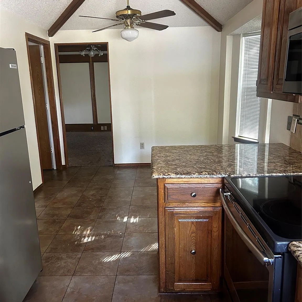 1412 Brookside Dr — Photo 4