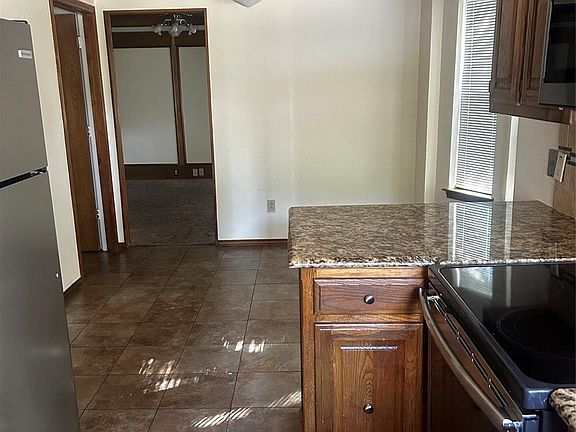 4th image of 1412 Brookside Dr