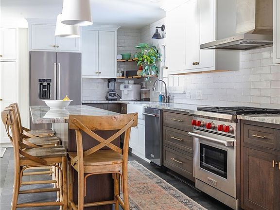 5th image of 40 Pickwick Dr