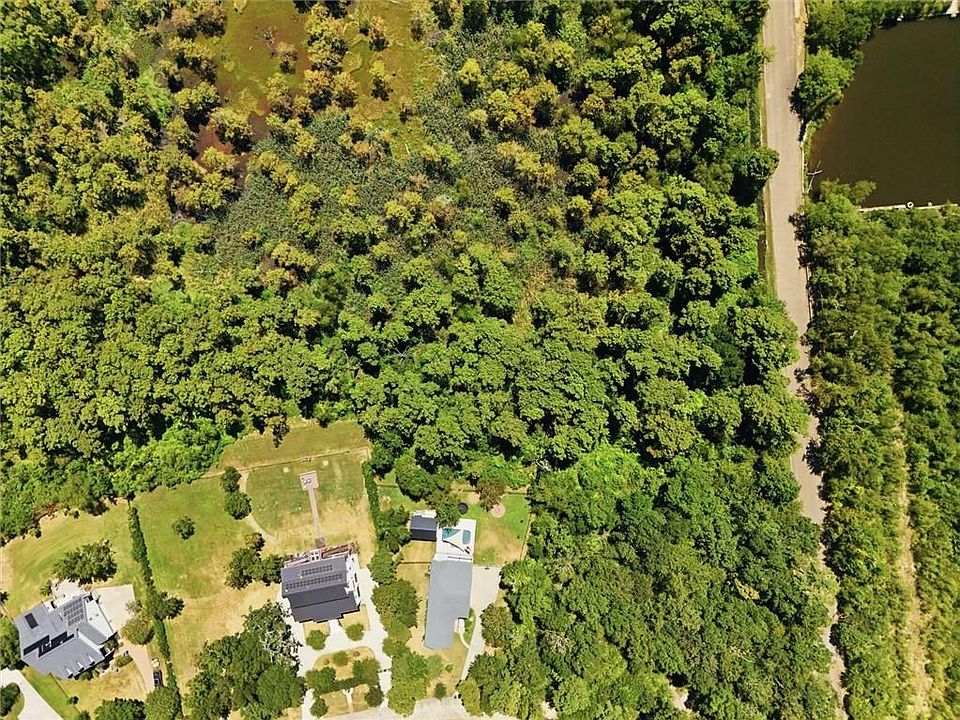 2nd image of 436 W Chase Ct