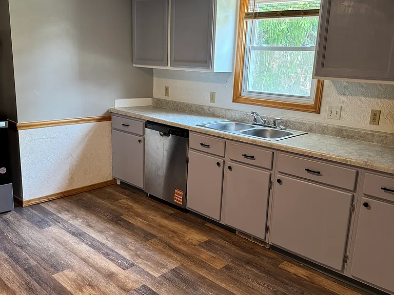 4912 Wellington Ave — Photo 3