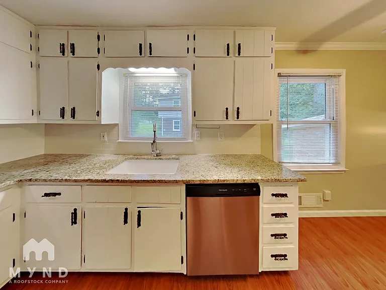 1645 Brantford Dr — Photo 3