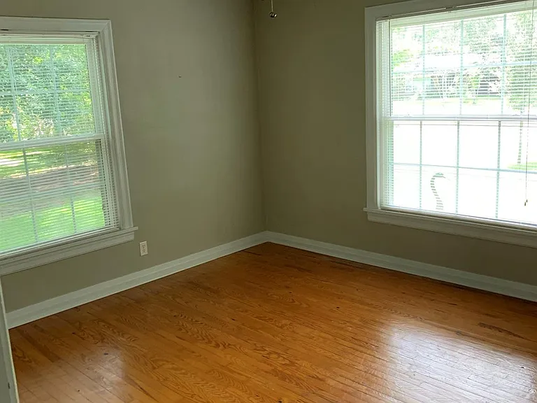 406 Avondale St — Photo 13