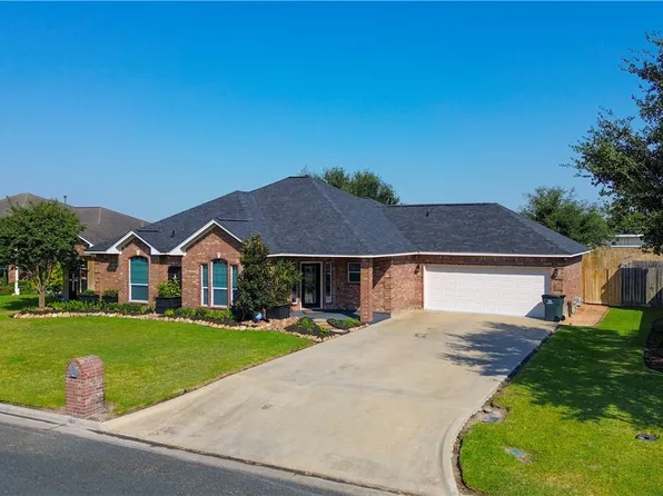 302 Sam Houston Dr, El Campo, TX 77437