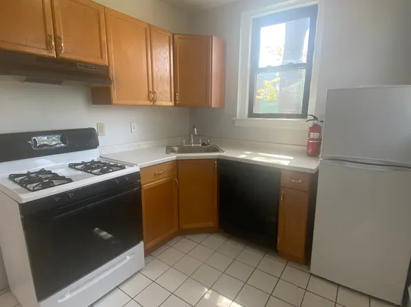 1100 S 46th St APT 3B, Philadelphia, PA 19143