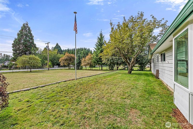 3rd image of 6724 128th Avenue SW