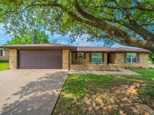 1300 Austin St, Bowie, TX 76230