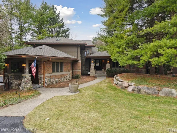 5330 River Ridge Dr, Brighton, MI 48116