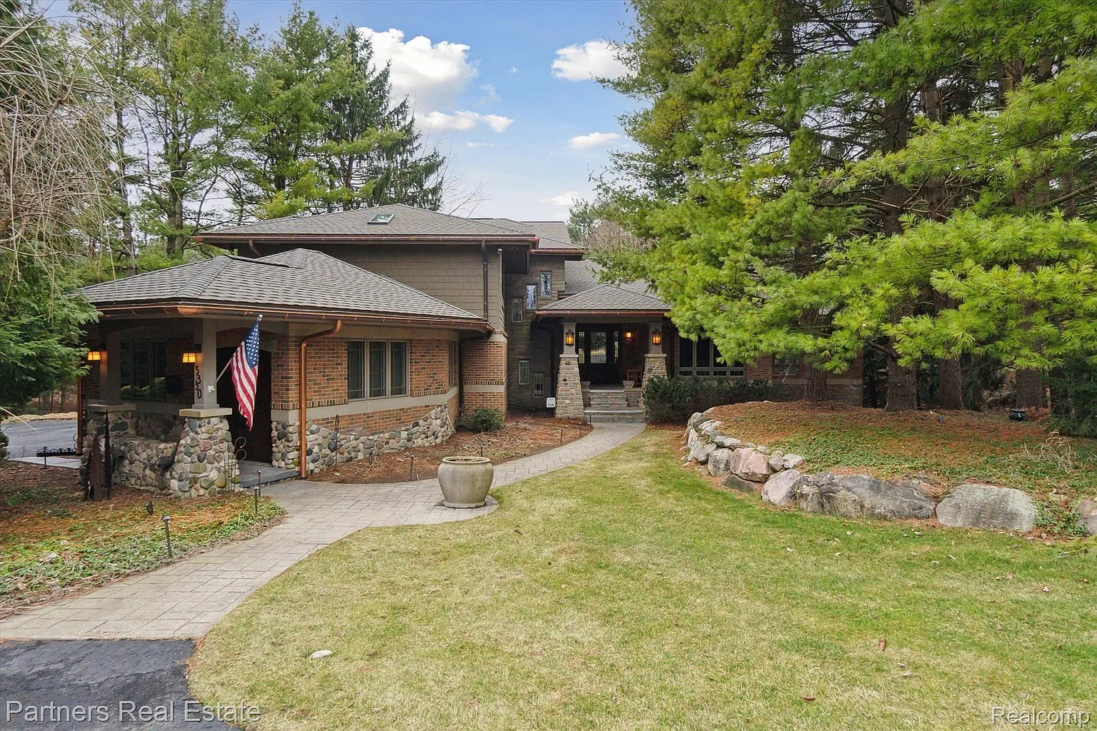 5330 River Ridge Dr photo 1