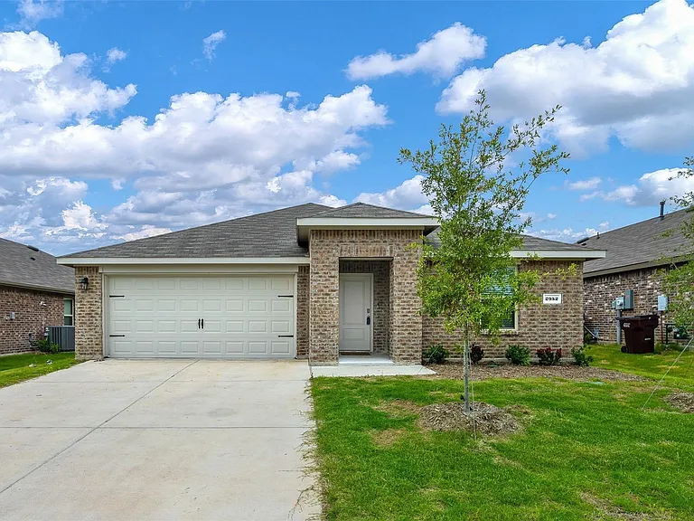 2952 Lawson Dr — Photo 1