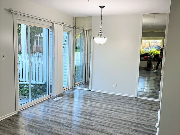 3rd image of 2286 Windsor Ln