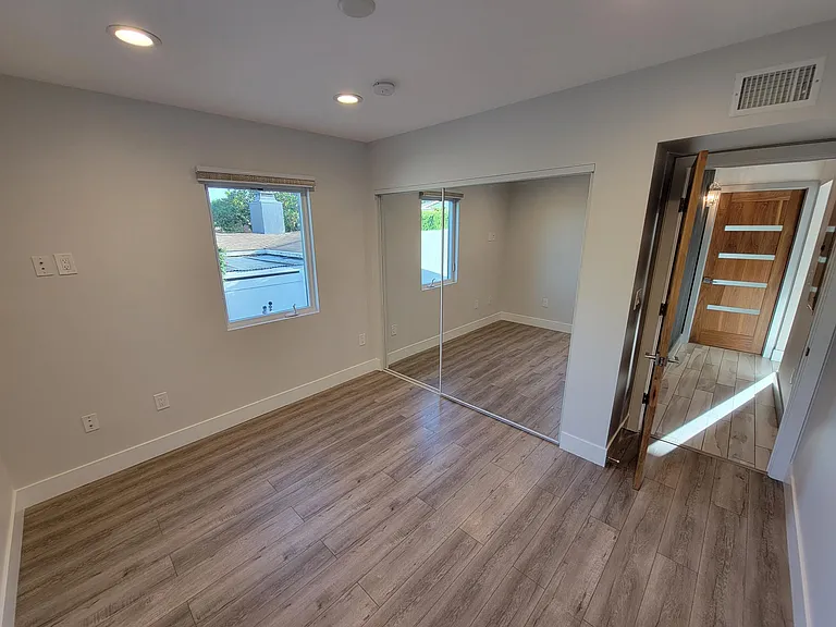 10730 Helendale Ave — Photo 24
