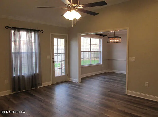 309 Silverleaf Cv — Photo 2