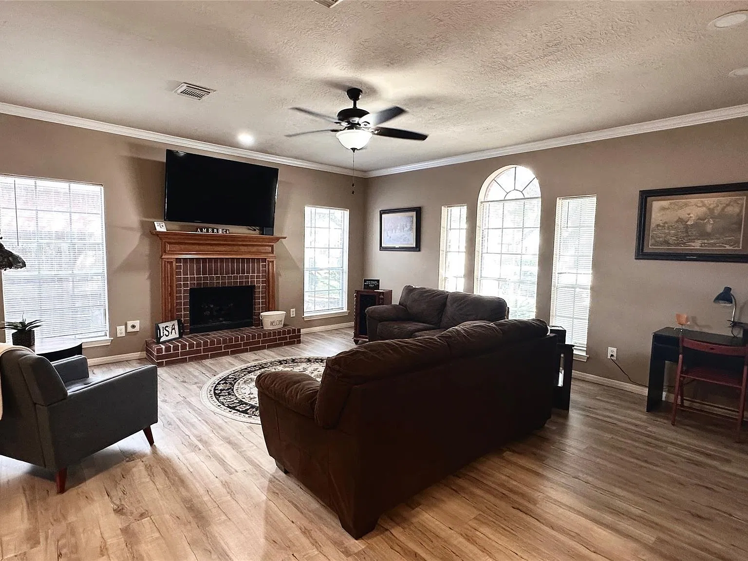 4 bed, 2.5 bath, 1971 sqft, $2,500 — Photo 3