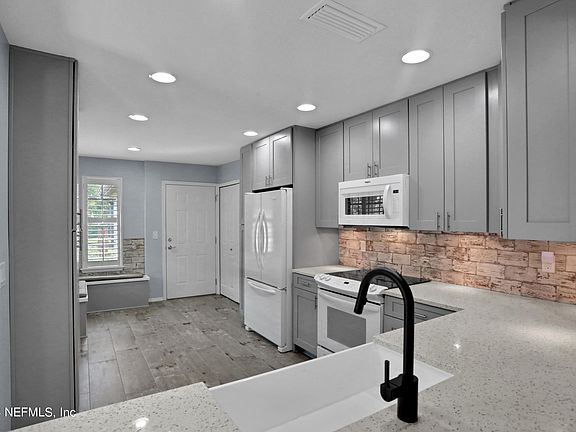 4th image of 47 CYPRESS BAY Drive