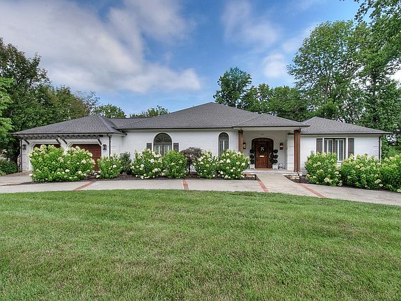 2nd image of 212 Shadowood Dr