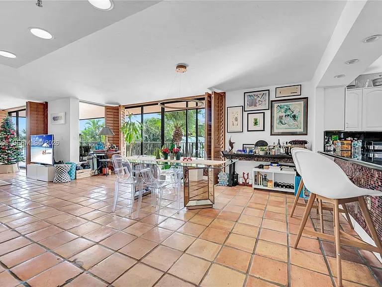 1700 S Bayshore Ln #3B — Photo 5