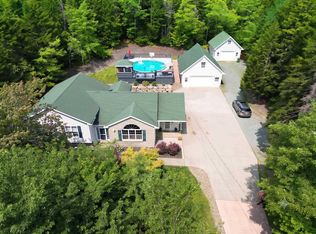 52 Wilson Lake Dr, Middle Sackville, NS B4E 3G3