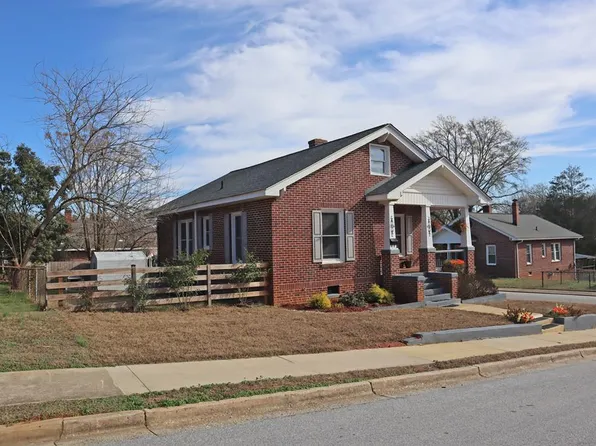 223 Park St, Ninety Six, SC 29666