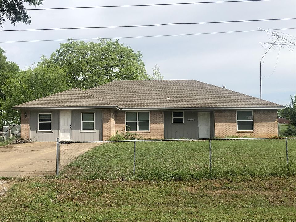 Front of House for Rent in Van Texas