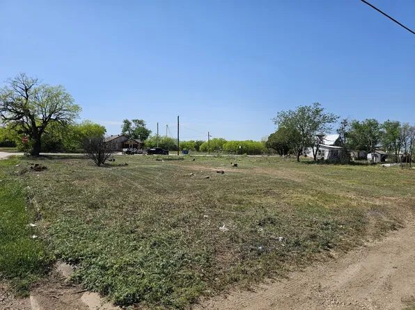 711 S Swenson St, Stamford, TX 79553