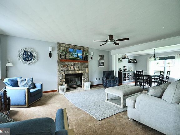 3rd image of 2372 Corinna Ct