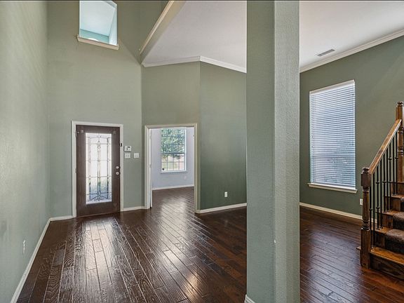 3rd image of 1608 Rosson Rd