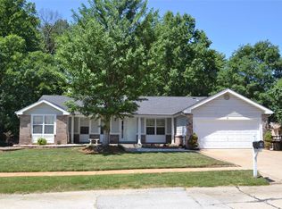 7 Worthy Ct, Fenton, MO 63026