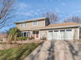 3513 Stonebridge Rd, West Des Moines, IA 50265