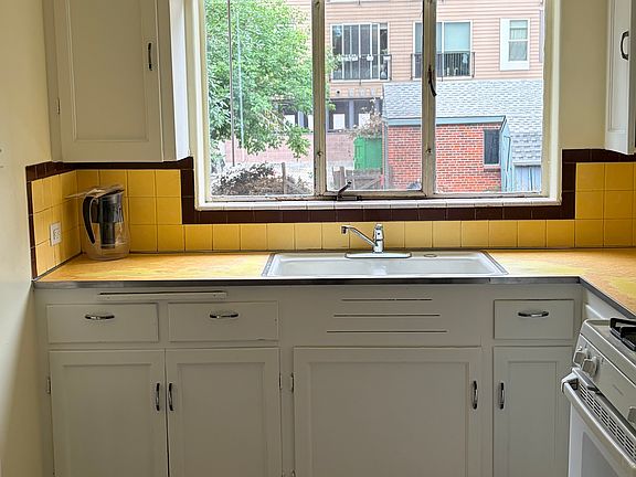 3rd image of 1925 S Columbine St
