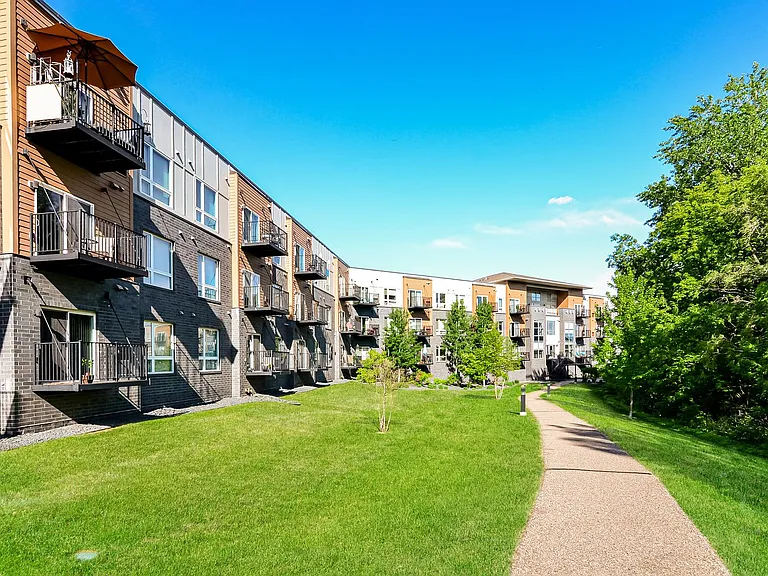 Lakeside Flats — Photo 52