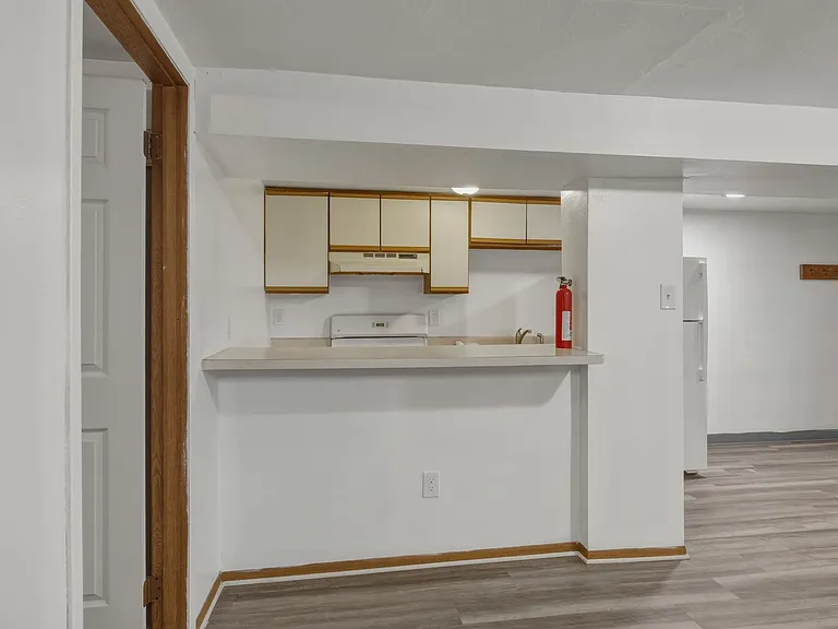 325 Ella St — Photo 5