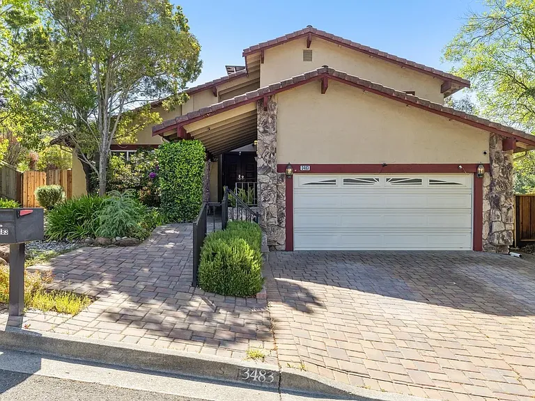3483 Skyline Dr — Photo 1