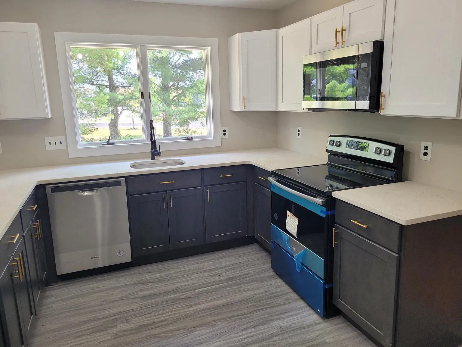 4 bed, 2500 sqft, $3,500 — Photo 2