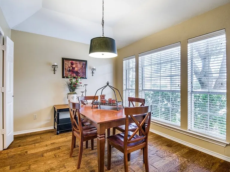 5025 Bryn Mawr Dr — Photo 2