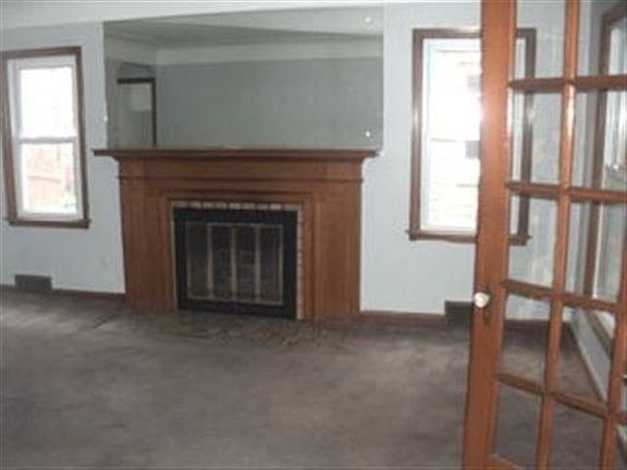 3rd image of 19393 Spencer St