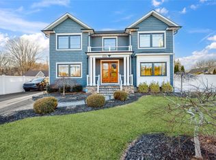 1260 Smithtown Ave, Bohemia, NY 11716