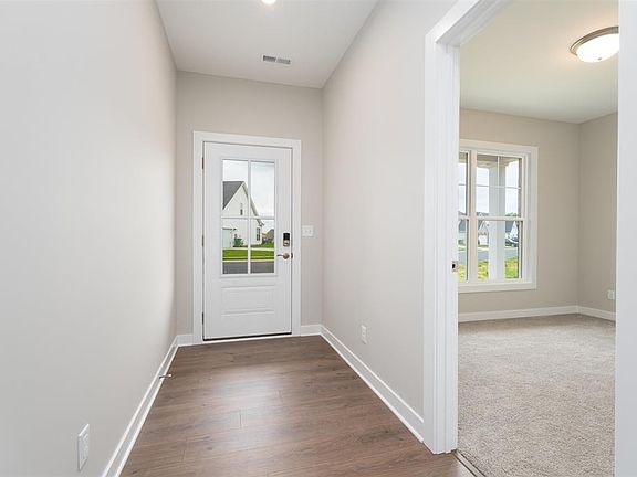 4th image of 945 Onyx Ln