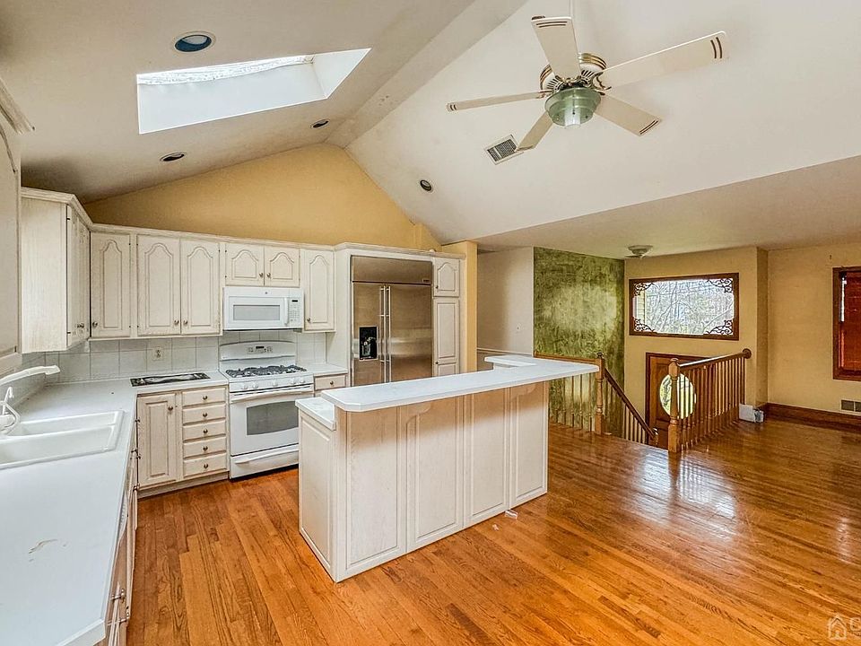 99 Finnegans Ln, Kendall Park, NJ 08824 Zillow