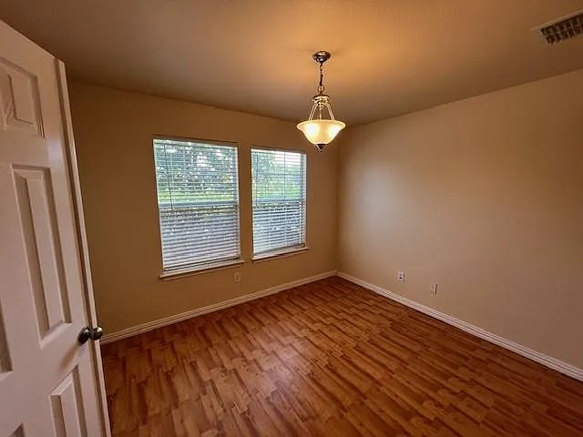 3 bed, 2.5 bath, 2207 sqft, $2,125 — Photo 3
