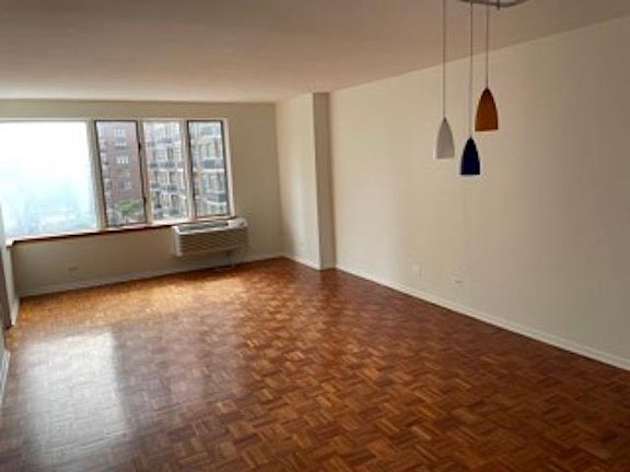 2nd image of 801 S Plymouth Ct APT 905