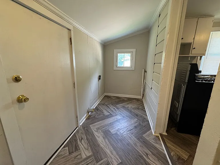 515 Costner St — Photo 12