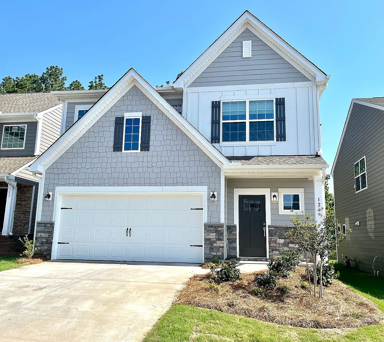 4 bed, 2200 sqft, $2,300 — Photo 2