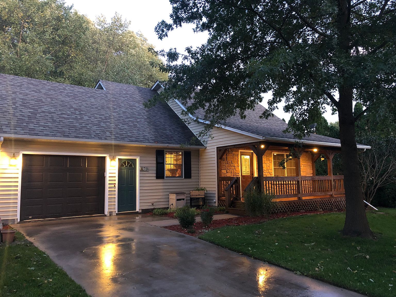 704 12th St, Kalona, IA 52247 Zillow