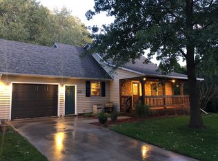 704 12th St, Kalona, IA 52247