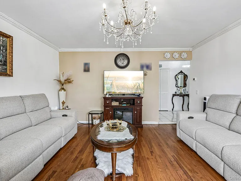 583 Bellevue Ave N #1 — Photo 6