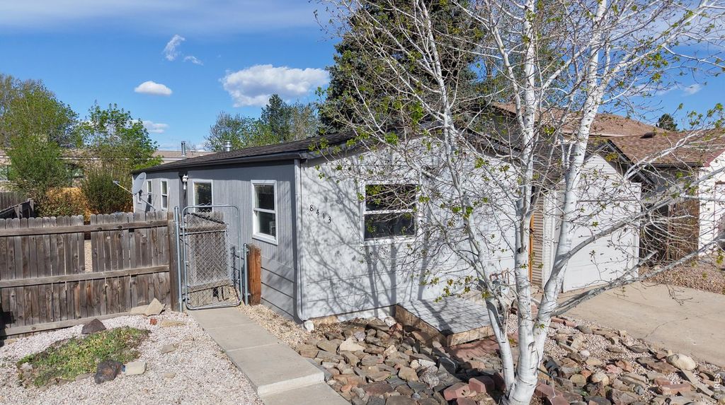 8413 Peakview Dr
