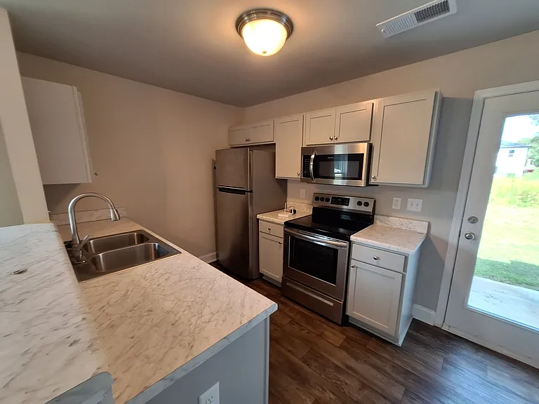 118 Rubin Ave #A — Photo 6